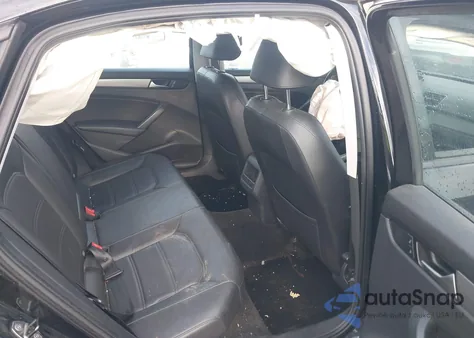 2014 Volkswagen Passat 2.5L Wolfsburg Edition z USA, uszkodzony, nr VIN 1VWAH7A39EC024413